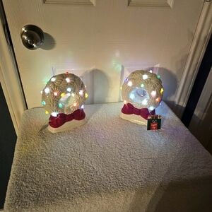 NWT Christmas Light Up Ceramic Wreath w Red Ribbon. 7.5" x 7" Holiday! Set of 2